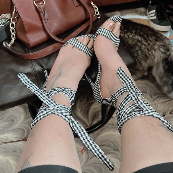 Heels - Picture 6 of 8